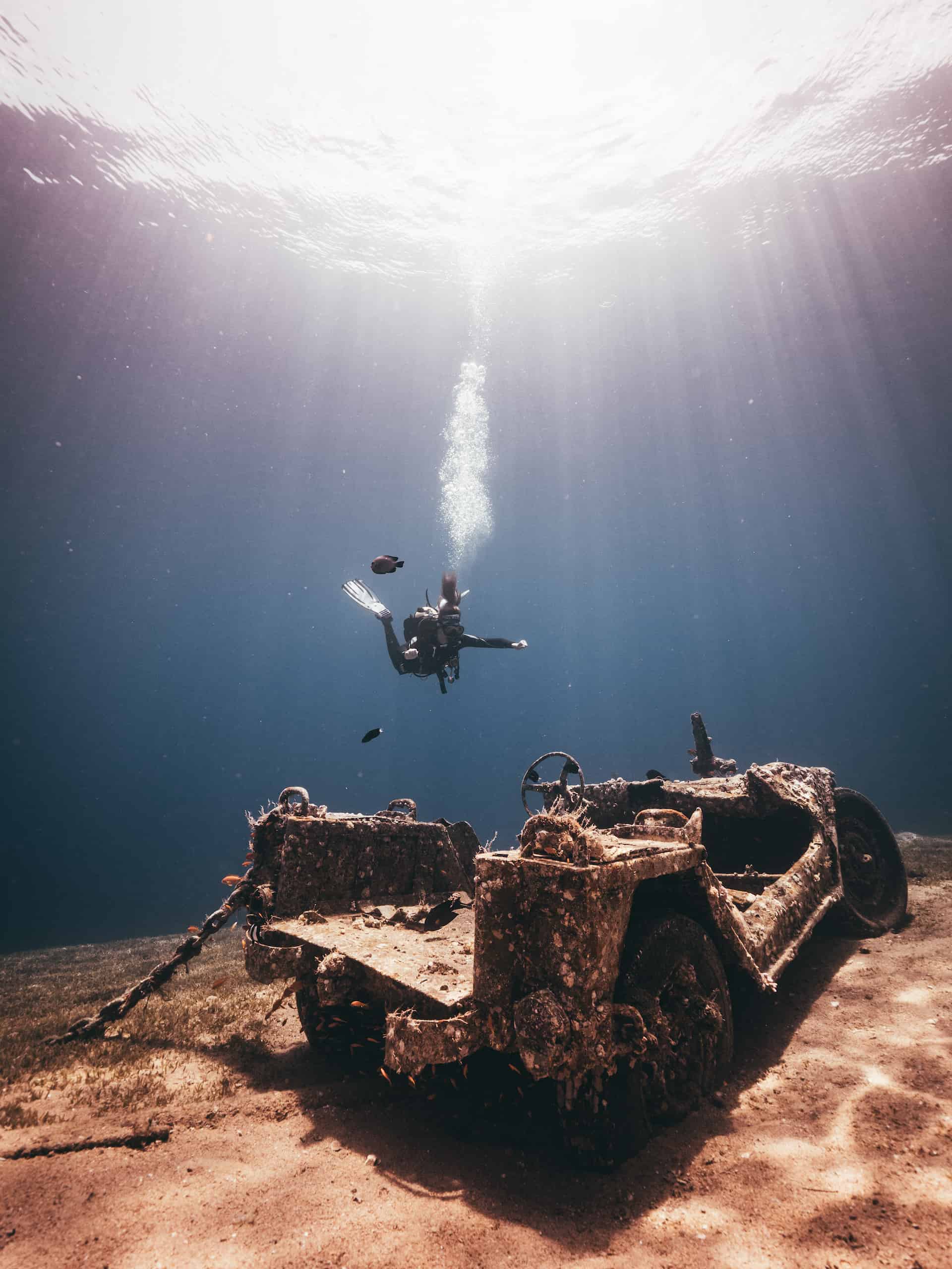 Tauchen in Jordanien: 3 atemberaubende Wracks 18 Beim Tauchen in Jordanien können verschiedene Rifffische im Military Museum zwischen den einzelnen Wracks entdeckt werden.