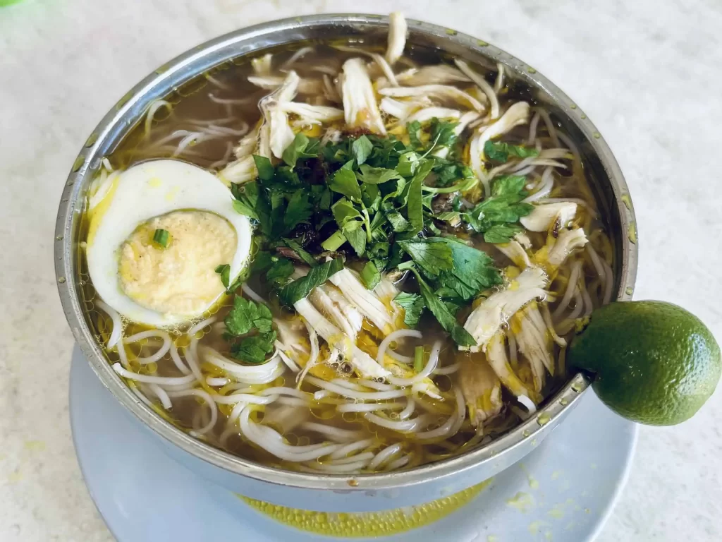 Visiting Semporna: What to Know Before You Dive or Transit 12 Soup with rice noodles and chicken at Wang Wang Soto House in Semporna